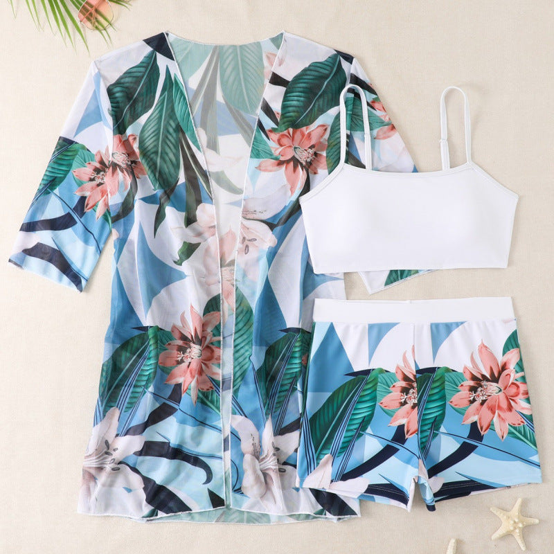 Dame Strand-outfit med floral kimono, crop-top og shorts Stilla