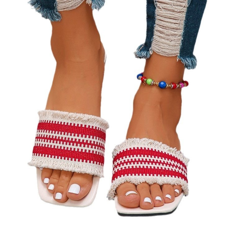 Dame åbne pantoletten med frynset design og trendy stribemønster Stilla