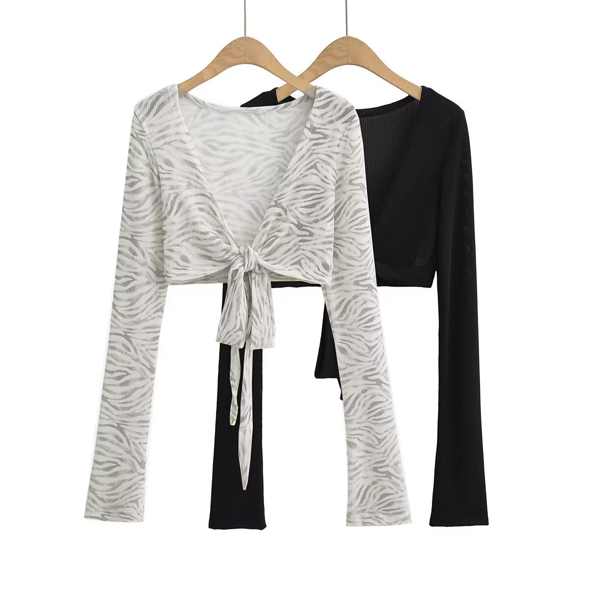 Dame cropped langærmet top med raffineret knude-design og elastisk stof Stilla