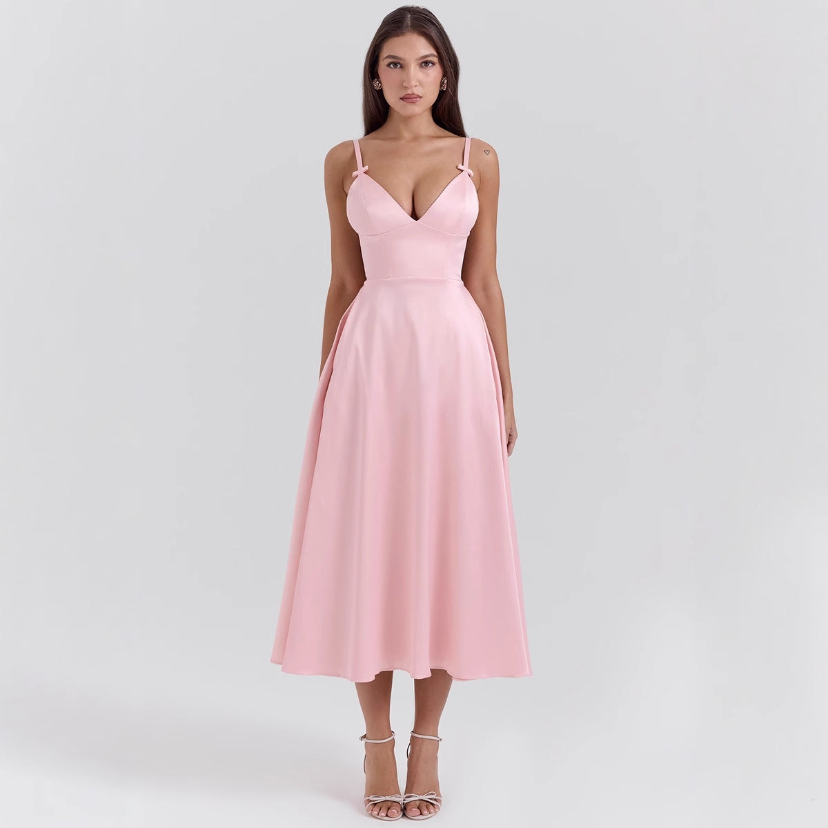 Dame A-linje aftenkjole med dyb V-udskæring og elegante spaghetti-stropper Stilla