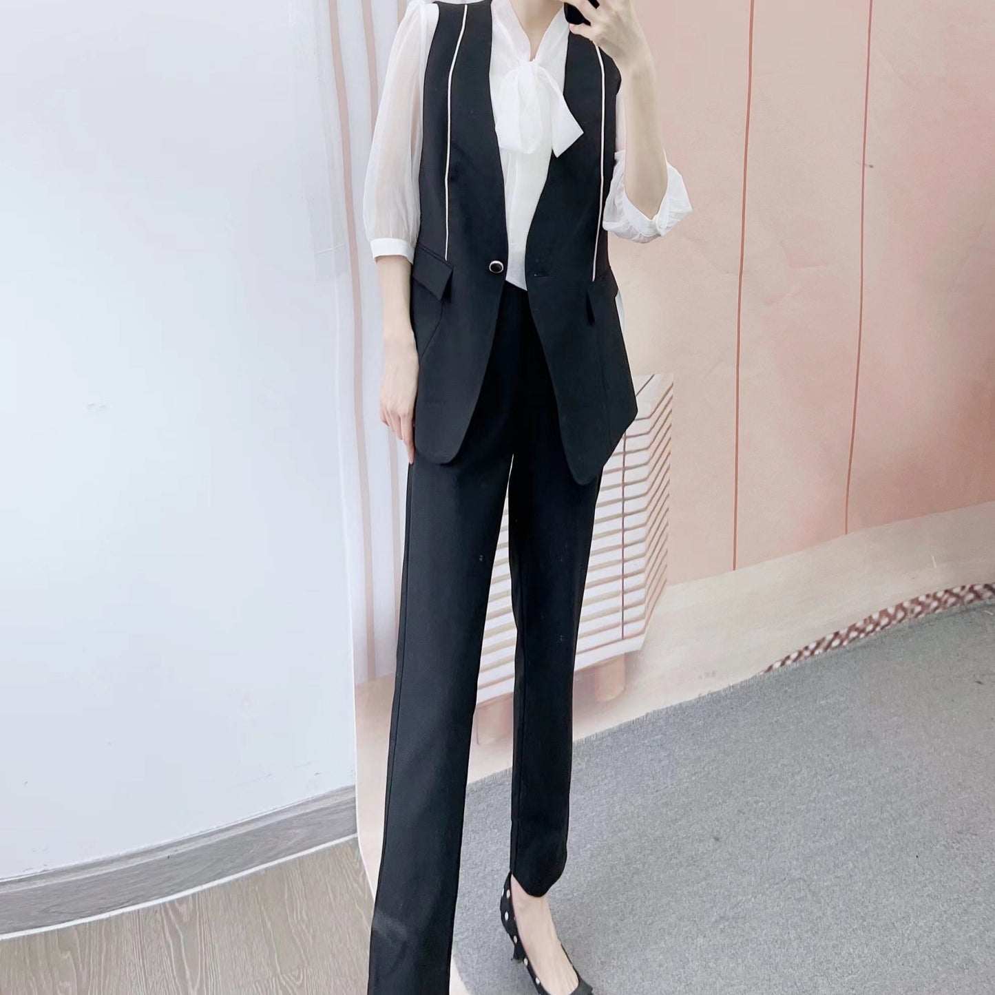 Dame Elegant Blazer-Bukser-Sæt med raffinerede detaljer og moderne snit Stilla