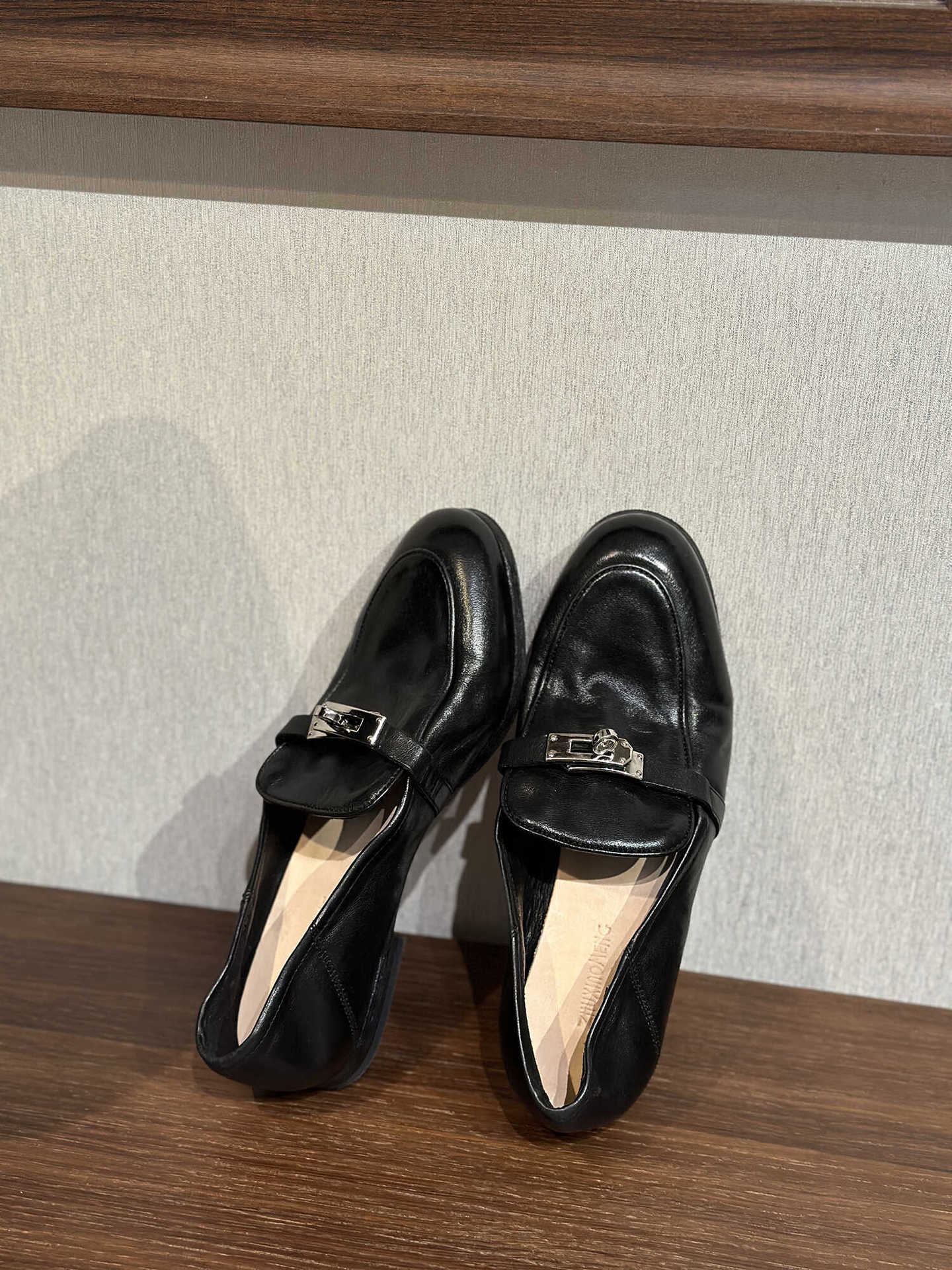Dame elegante slippers med dekorativt spænde-design Stilla