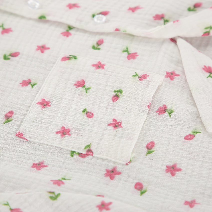 Dame afslappet pyjamasæt med blomsterprint og behagelige knapdetaljer Stilla