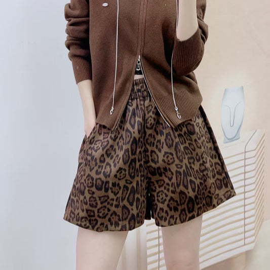 Dame dyremønster shorts med elastisk bund og afslappet pasform Stilla