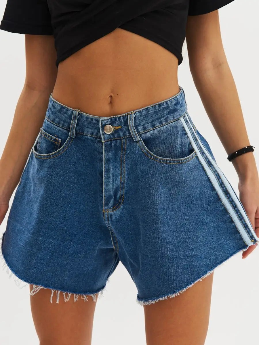 Dame afslappede denim shorts med sideløse kontraststriber og frynset kant Stilla