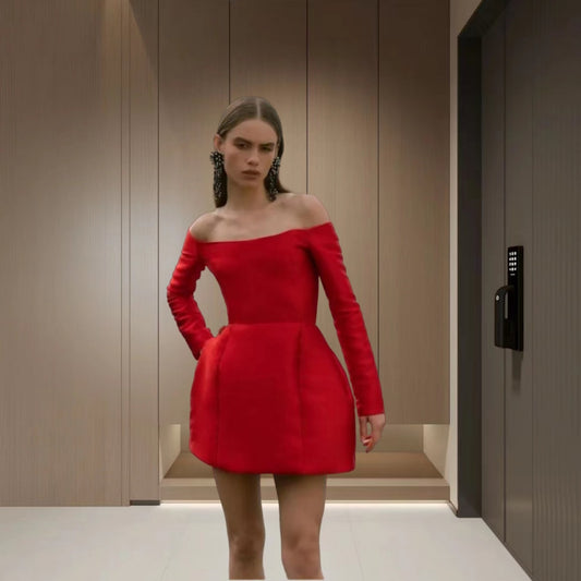 Dame Elegant cocktailkjole med off-shoulder design og voluminøs nederdel Stilla