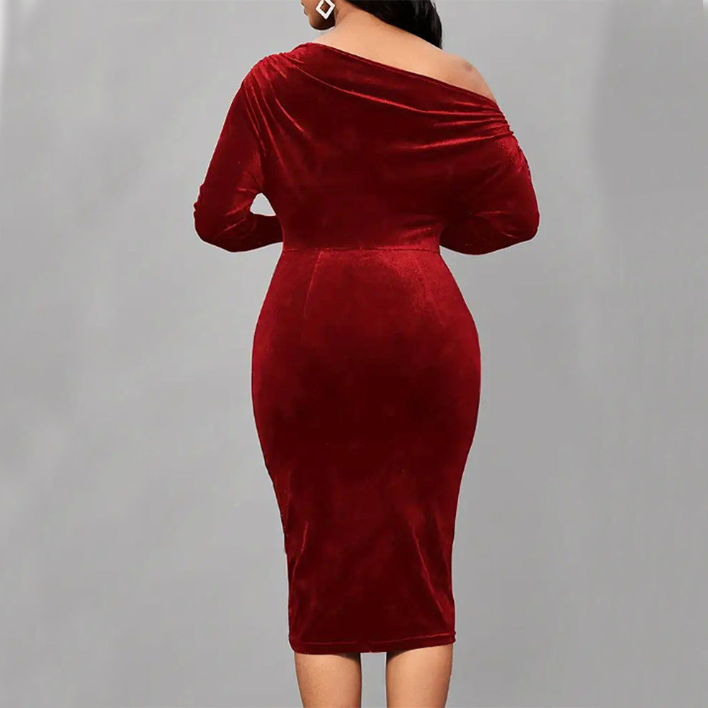 Dame elegant indpakket kjole med asymmetrisk udskæring og figursyet silhuet Stilla