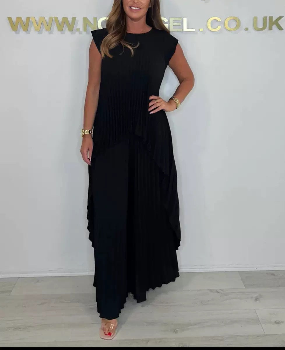 Dame Plisseret Jumpsuit med flydende snit og asymmetrisk design Stilla