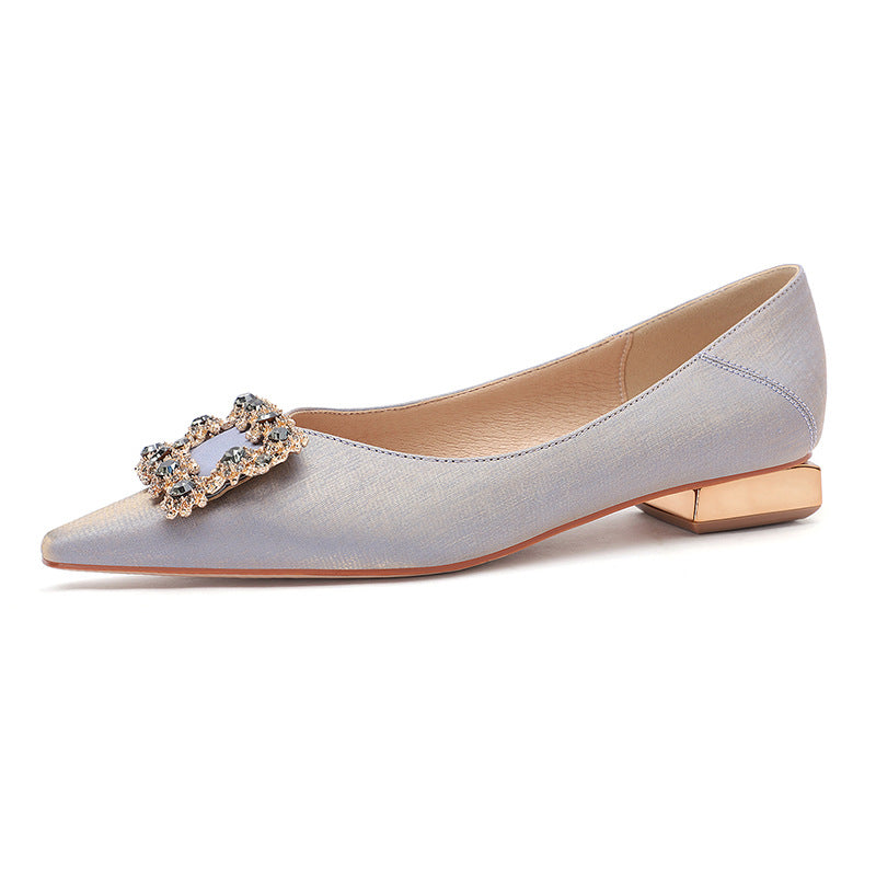 Femme Elegante Spidsesko med dekorativ metallic accent Stilla