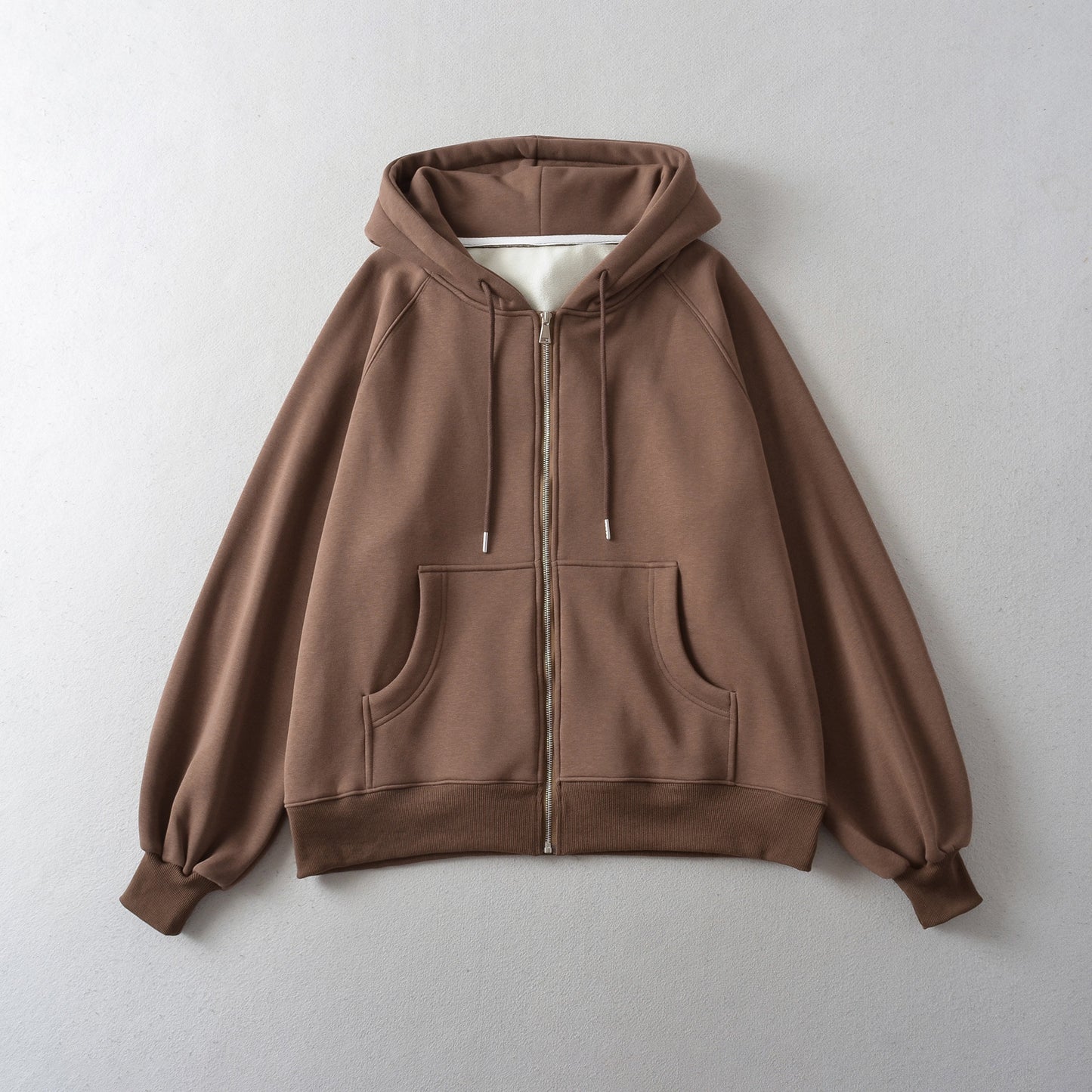 Dame afslappet hættejakke i oversized snit med sideindkapsling og høj kvalitet bomuldsblanding Stilla