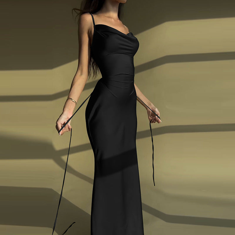 Dame Elegant aftenkjole med smalt snit og minimalistisk æstetik Stilla