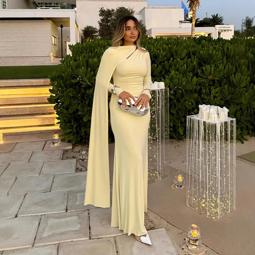 Dame elegant aftenkjole med asymmetrisk kappe Stilla