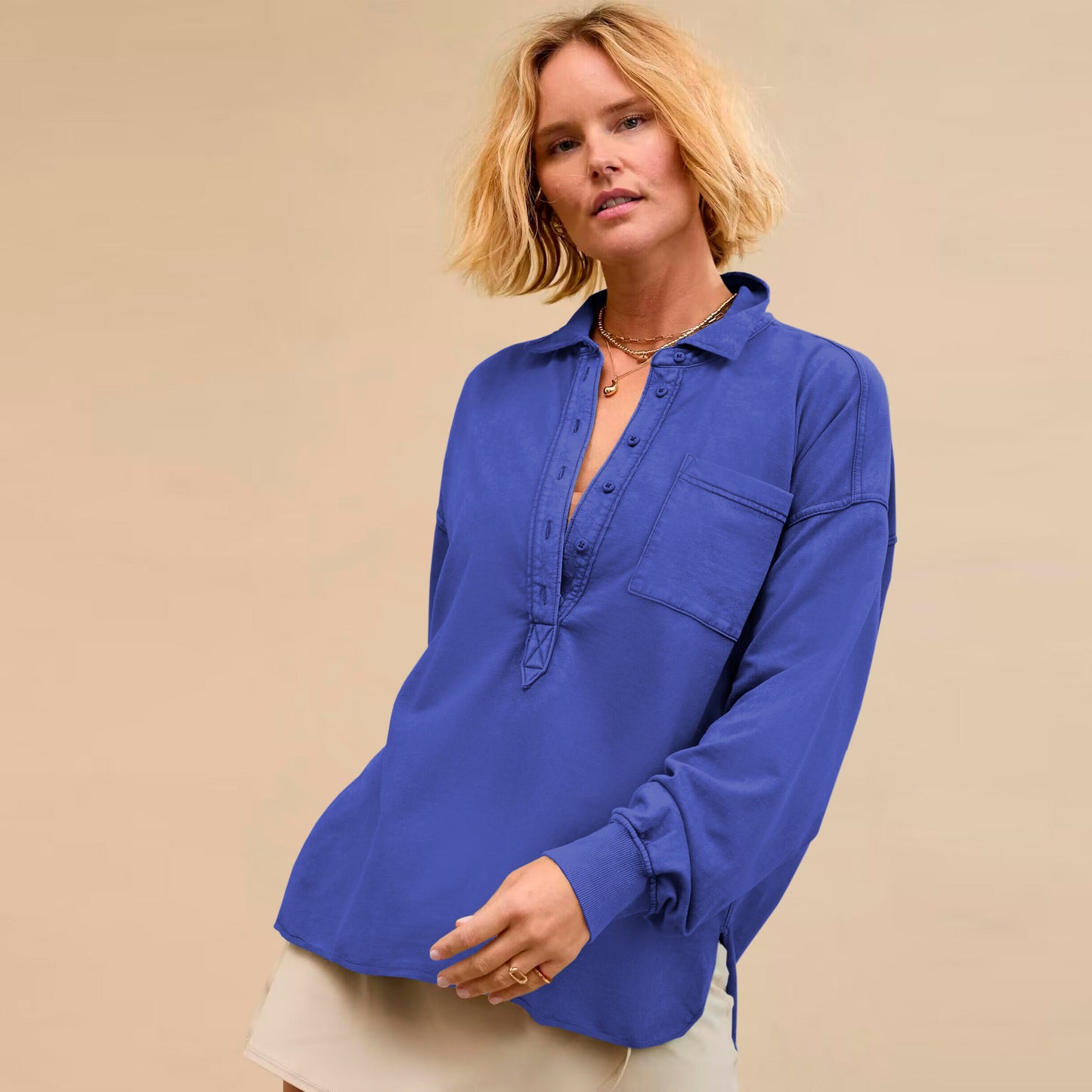 Dame afslappet overshirt med dekorativ knapliste og moderne snit Stilla