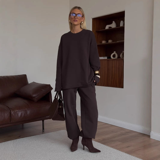 Dame afslappet lounge-sæt med oversized sweater og komfortable bukser Stilla