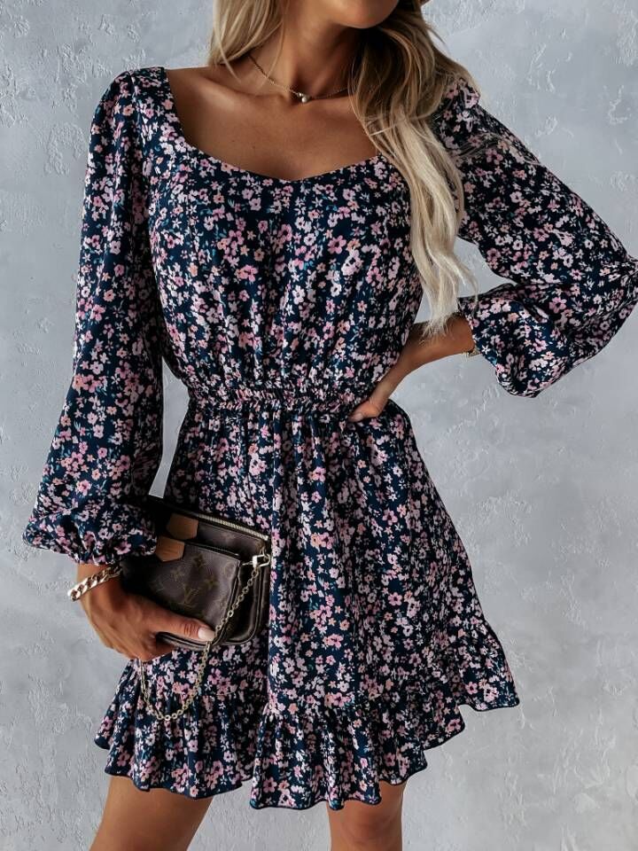 Dame afslappet minikjole med blomstrede flæser og løs pasform Stilla