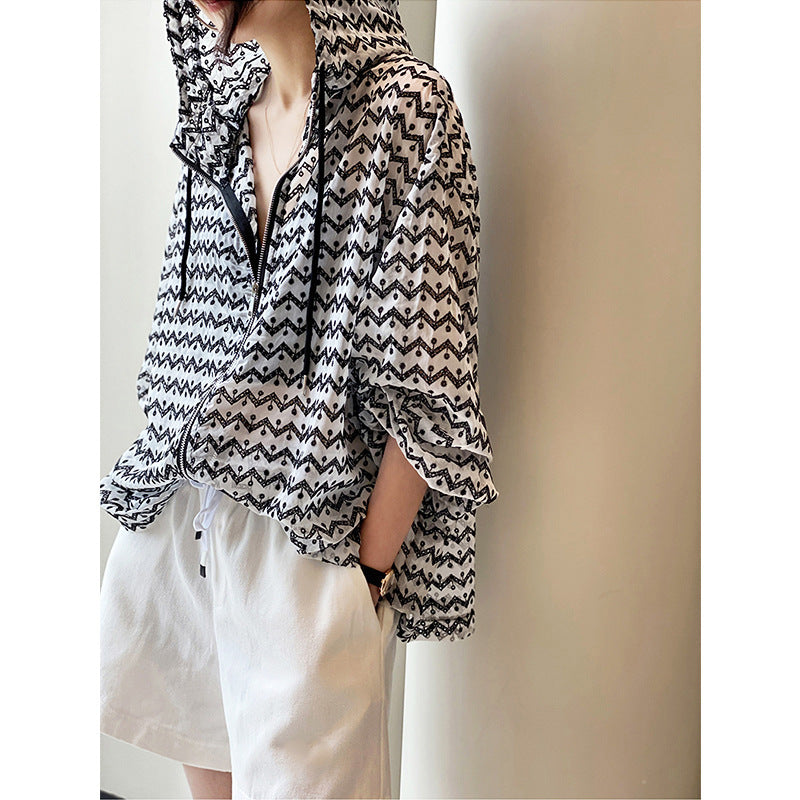 Dame afslappet hættetrøje med geometrisk mønster og løs pasform Stilla