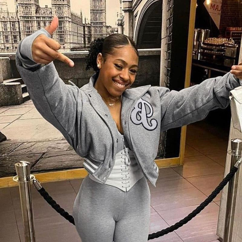 Dame afslappet OverSize-jakke med rummelige lommer og stilfuldt logo Stilla