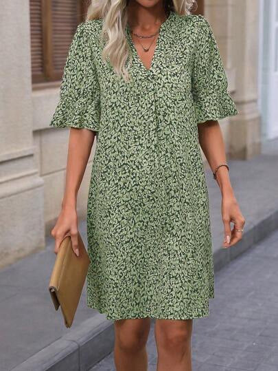 Dame afslappet blomsterkjole med V-udskæring og udstrakte ærmer Stilla