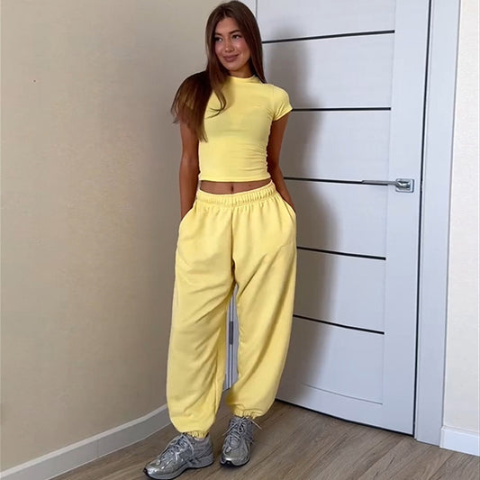 Dame Cropped T-Shirt med høj krave og brede sweatpants Stilla