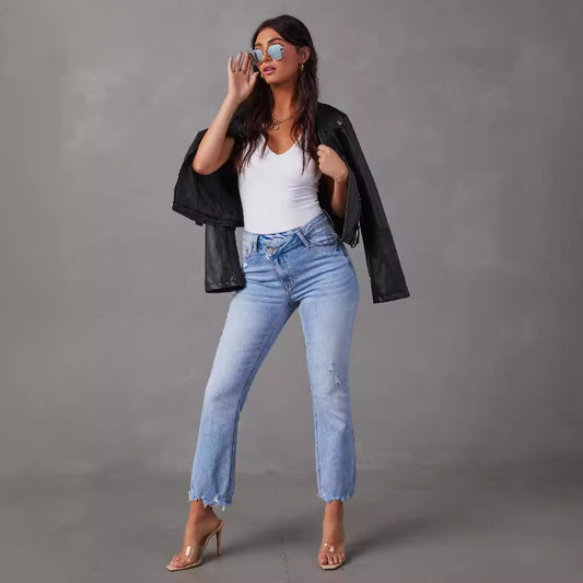 Dame Distressed Jeans i moderne pasform med frynsede kanter Stilla