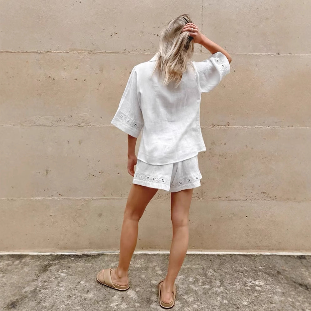 Dame afslappet sommerdragt med romantiske snøre-detaljer og traditionelt blondebesætning Stilla