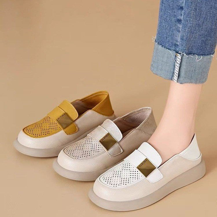 Dame slippers i perforeret læder med moderigtigt design og komfortabel sål Stilla