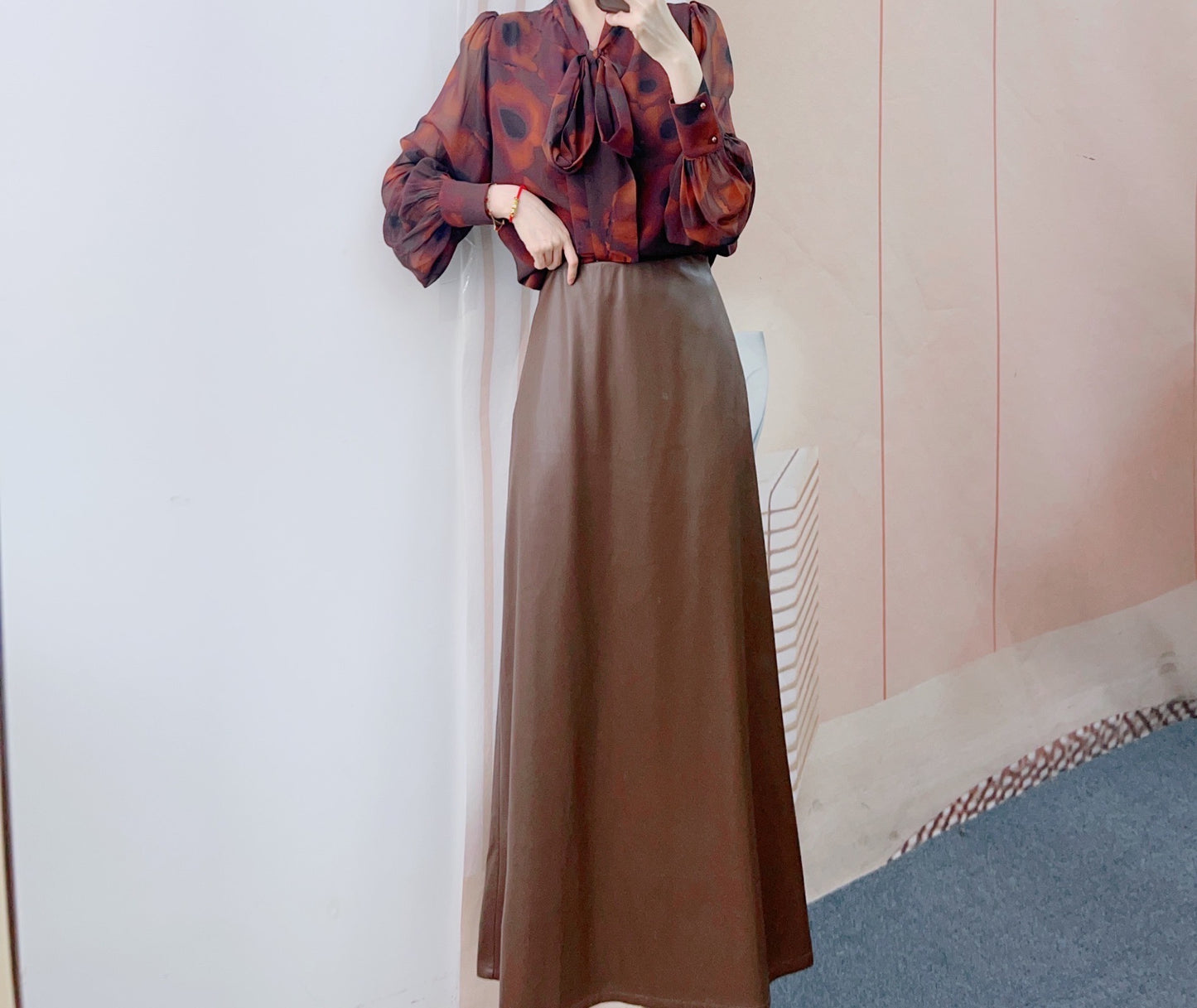 Dame Elegant Bluse med fin sløjfe og moderigtigt stof Stilla