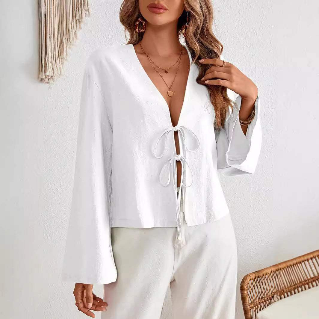 Dame afslappet bluse med dyb V-halsudskæring og snørebånd detalje Stilla