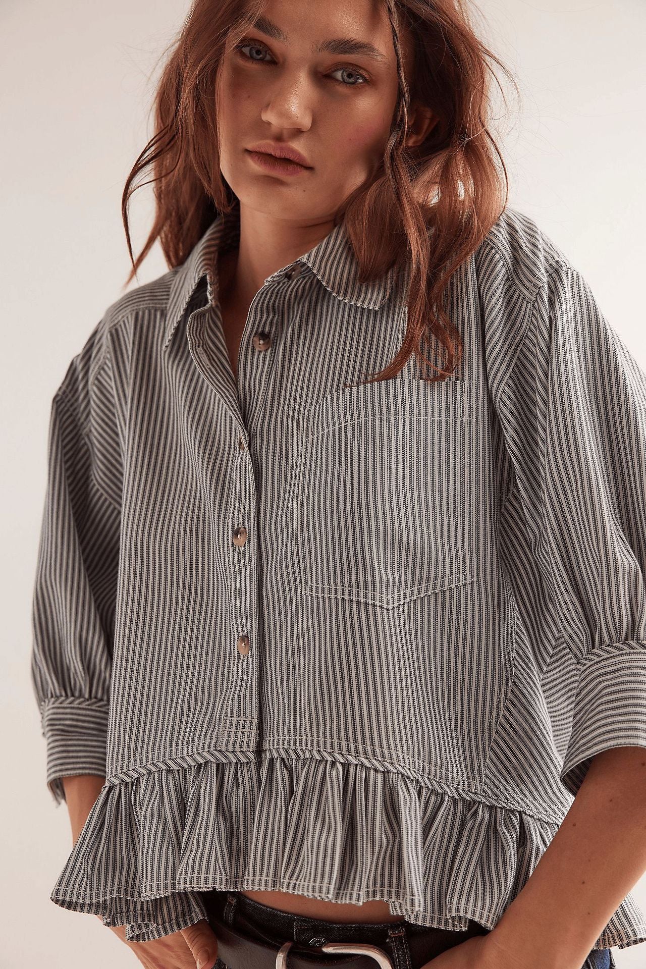 Dame afslappet blusejakke med flæse Stilla