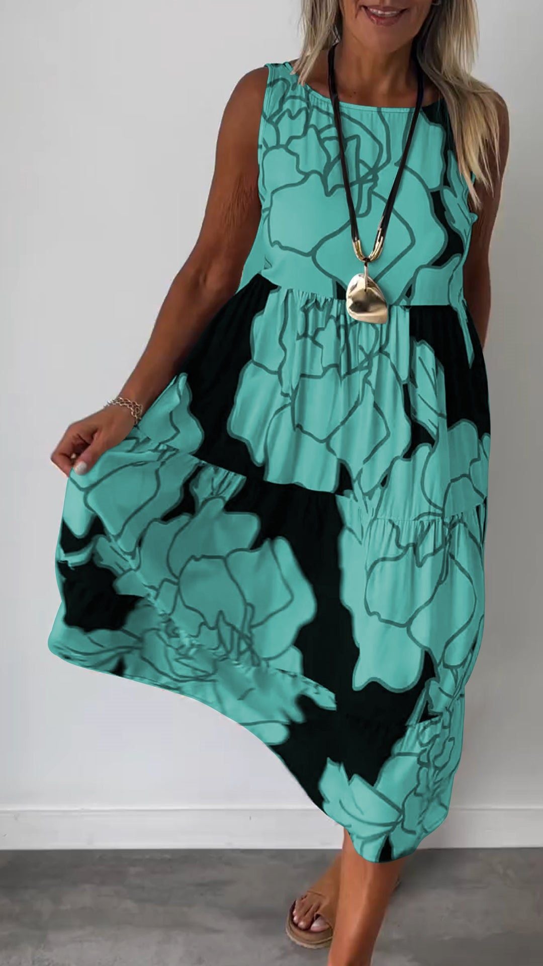 Dame afslappet midi-kjole med blomstret design og bred pasform Stilla