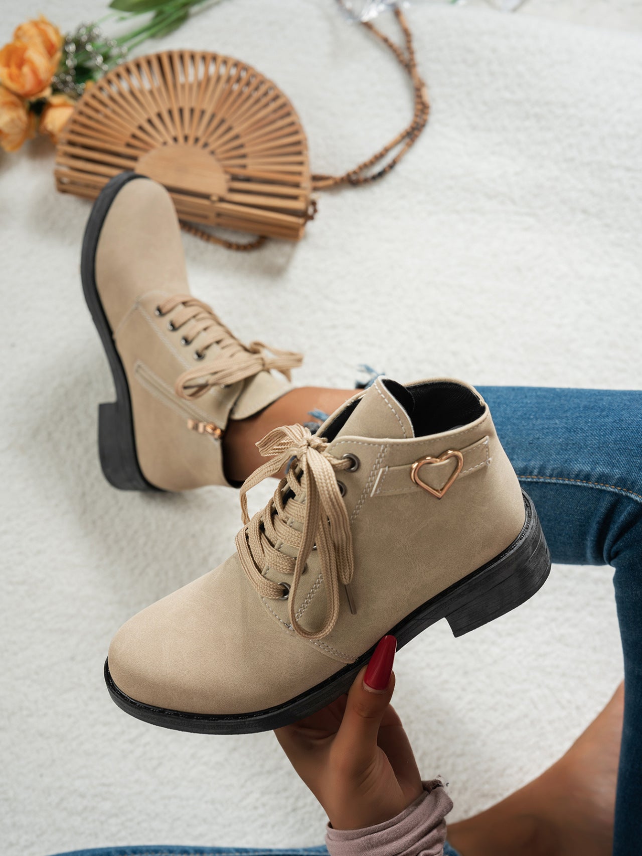 Dame snørestøvler med fashionable hjerte-accenter og skridsikker sål Stilla