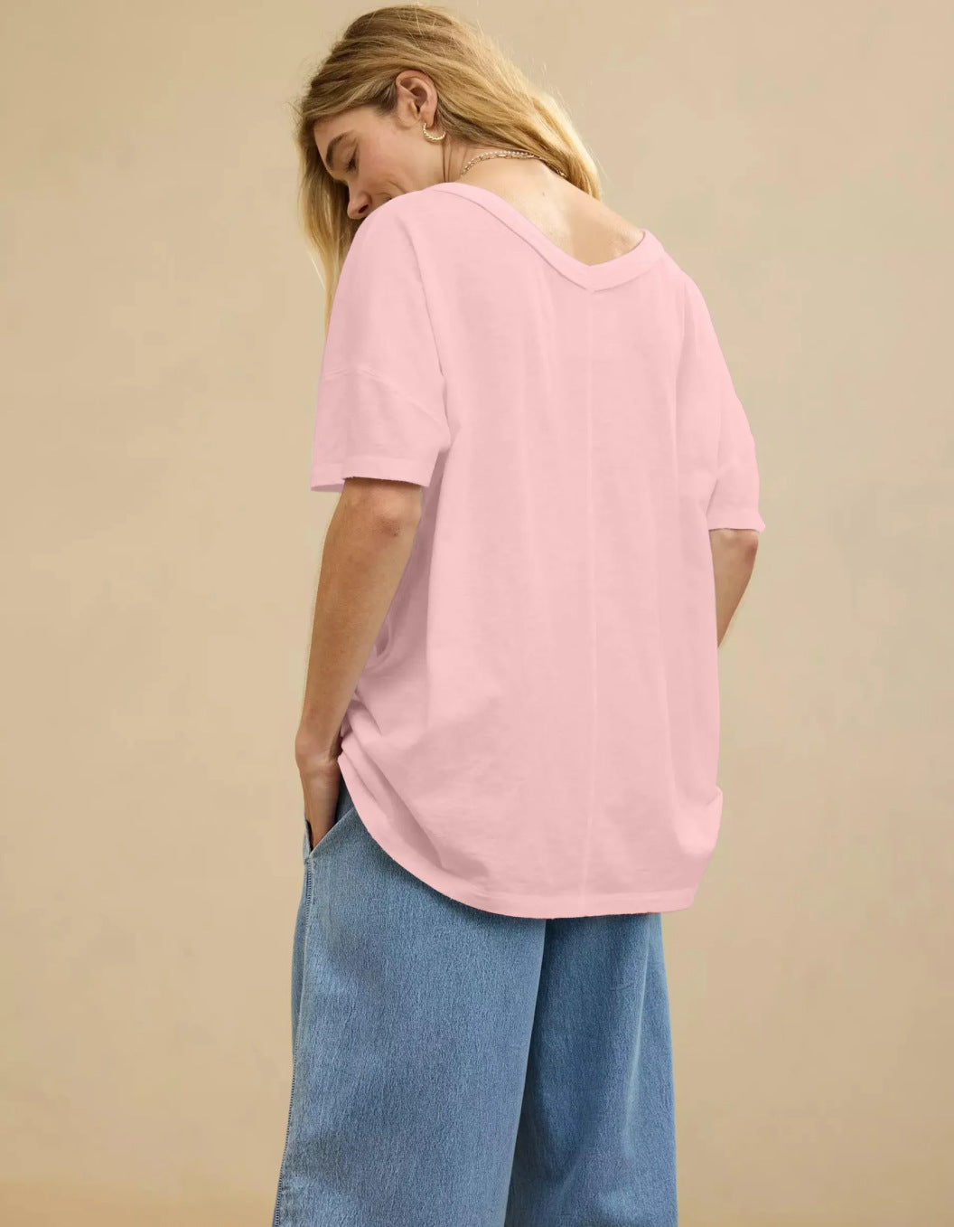 Dame afslappet oversized T-shirt med dyb V-hals Stilla