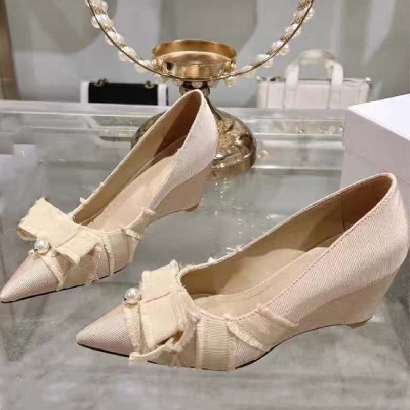 Femme Wedge Heel Spidssko med dekorative sløjfe detaljer  Stilla