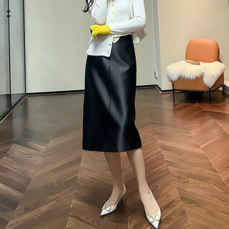 Dame elegant blyantskjørt lavet af flydende materiale med fashionable skæring Stilla