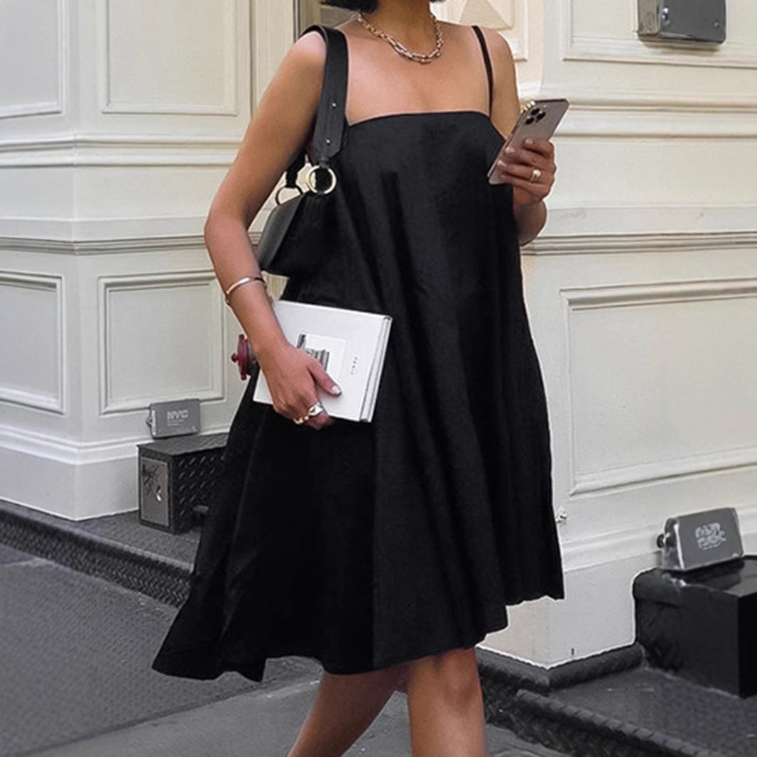 Dame afslappet midikjole med skulderfri stropper og svingende snit Stilla