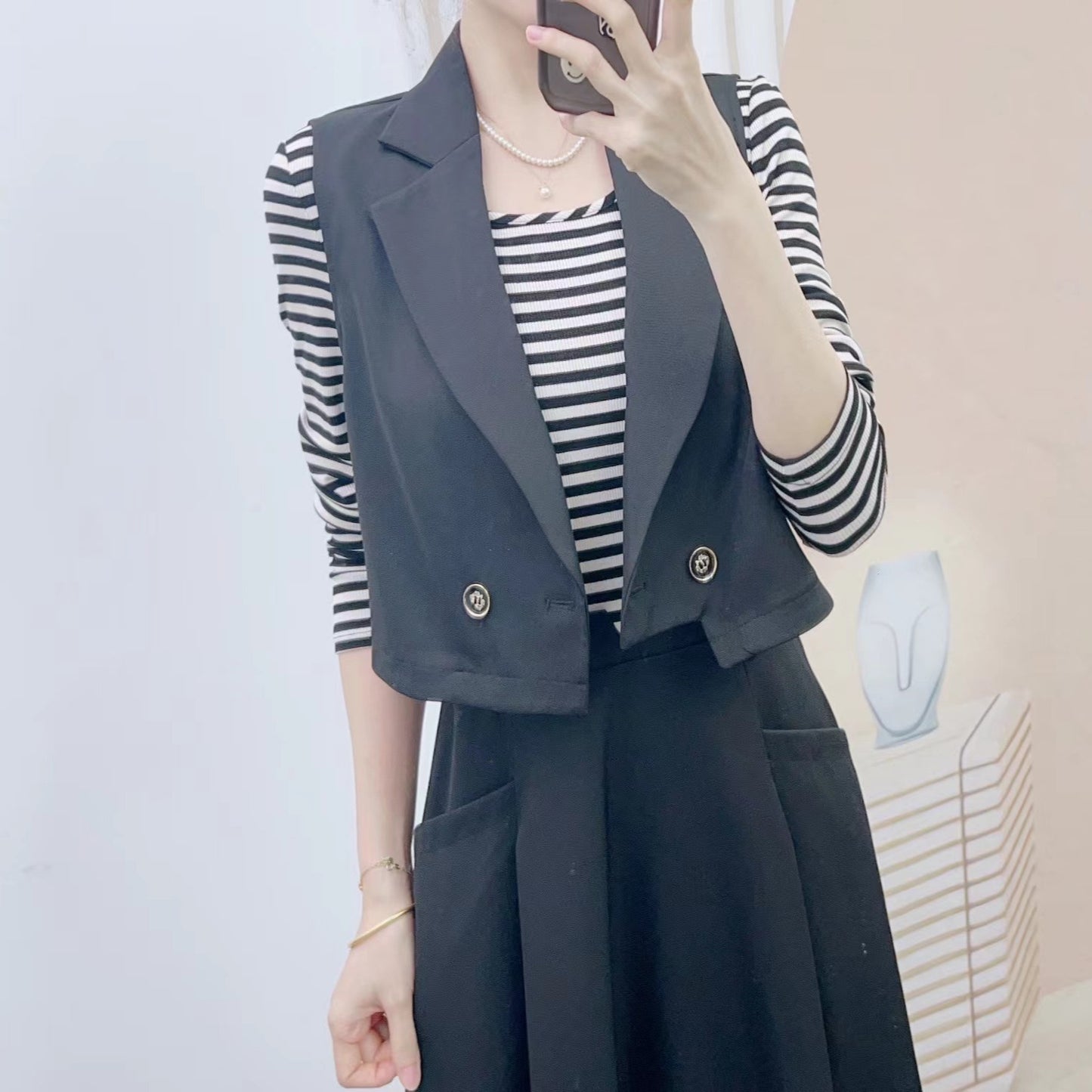 Dame Blazer-jumpsuit kombination med en smart, ubrudt nederdel og stilfulde detaljer Stilla