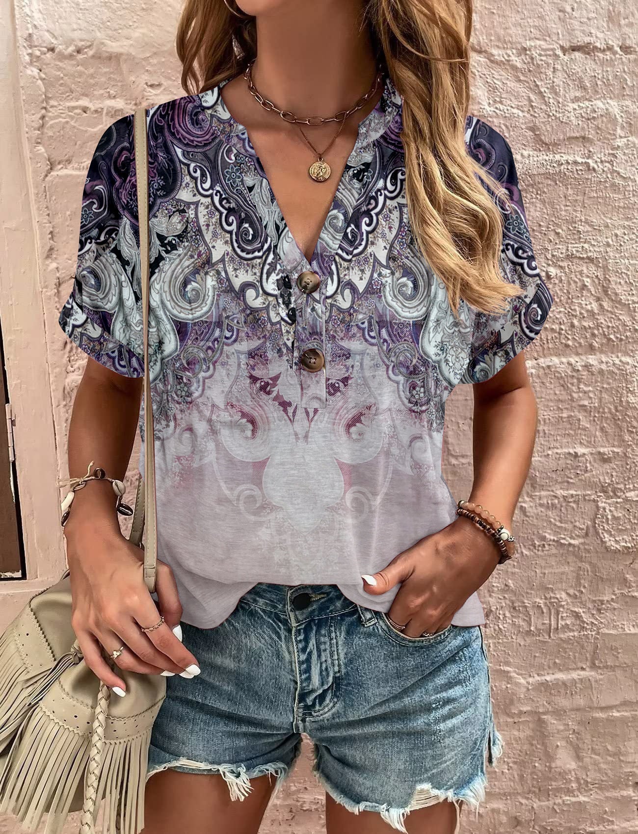 Dame afslappet kortærmet top med knaplukning og stribemønster Stilla