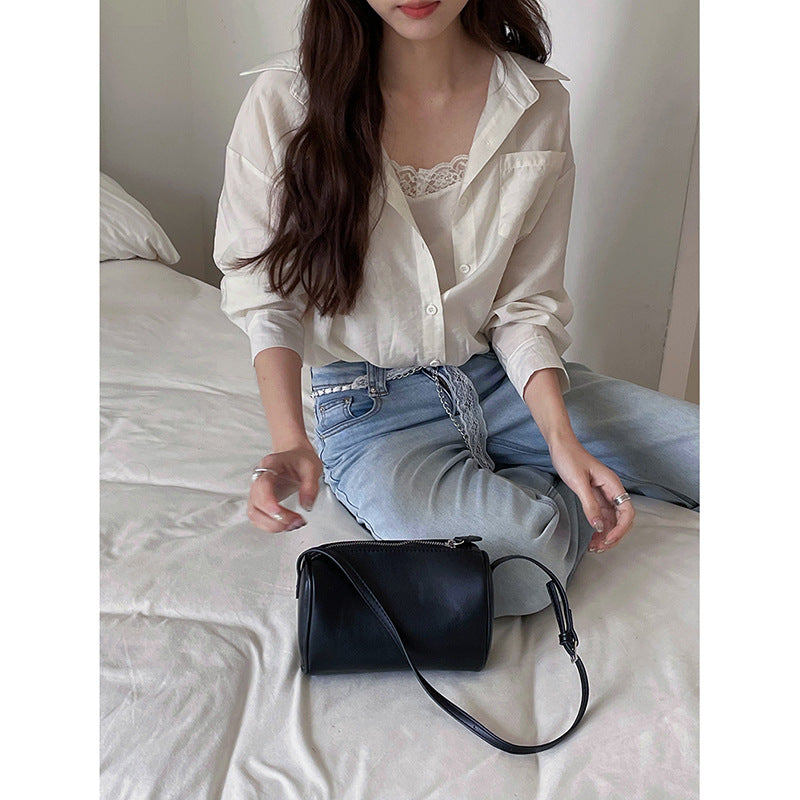 Dame afslappet bluse i tyndt stof med diskrete knapdetaljer og moderne pasform Stilla