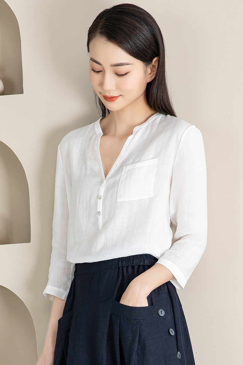 Dame afslappet linnedbluse med knapliste og praktisk brystlomme Stilla