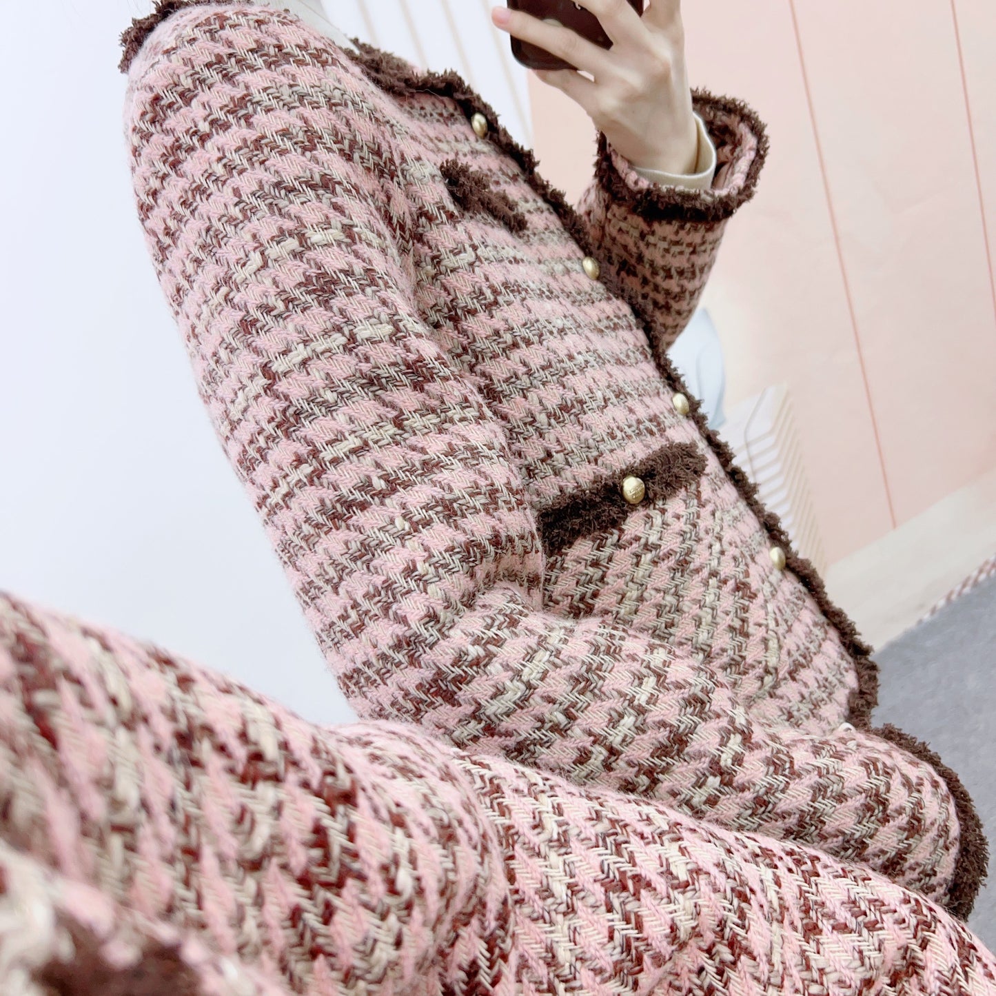 Dame Designer Bouclé-jakke med perlebesatte knapdetaljer og elegante franser Stilla