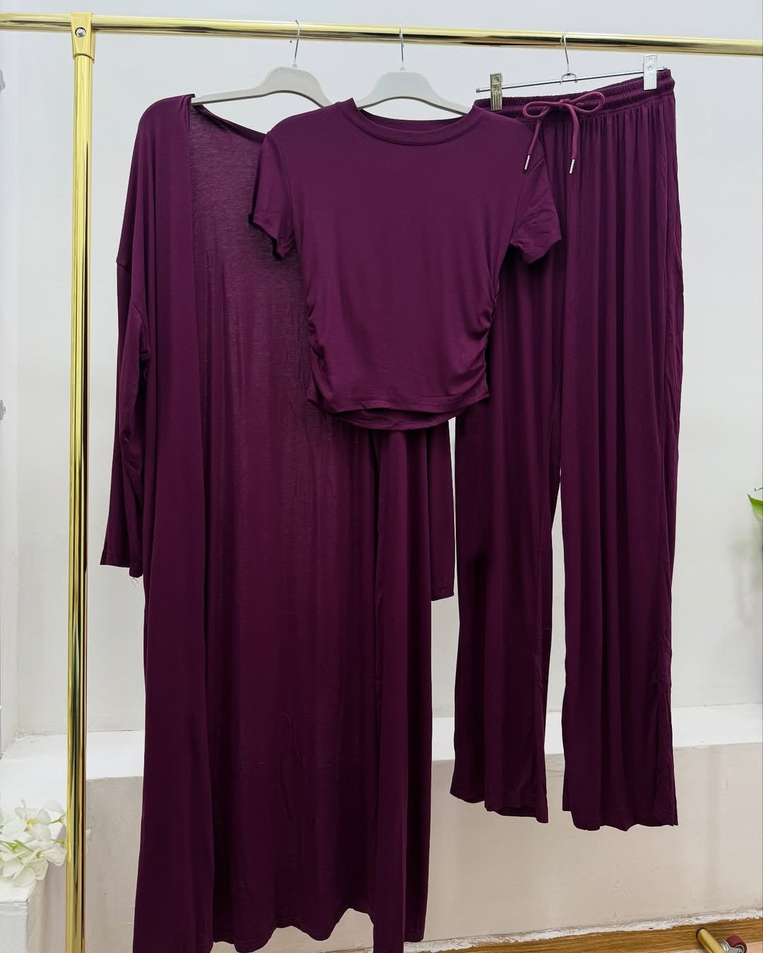 Dame afslappet lounge sæt med tætsiddende overdel og bredt bukseben Stilla