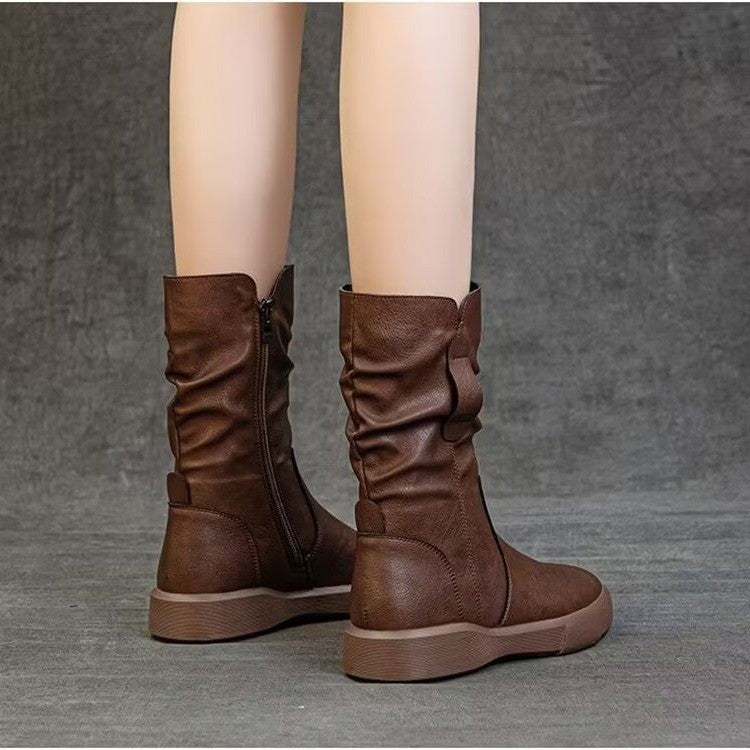 Dame afslappede støvletter med sidelukning og moderne plisseret design Stilla