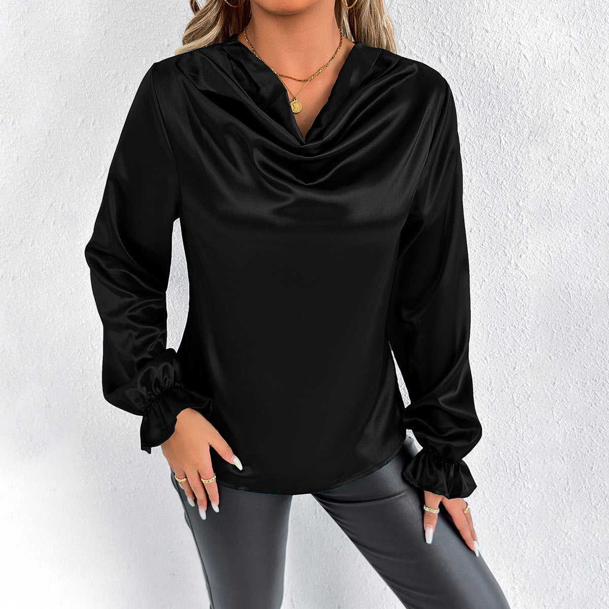 Dame elegant bluse med drapering og flæsedetaljer Stilla