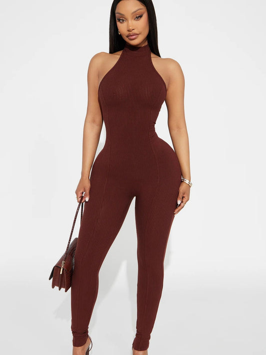Dame Elegant Jumpsuit med højtstående design og fine ribdetaljer Stilla