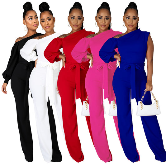 Dame jumpsuit med asymmetrisk snit og voluminøse ærmer Stilla