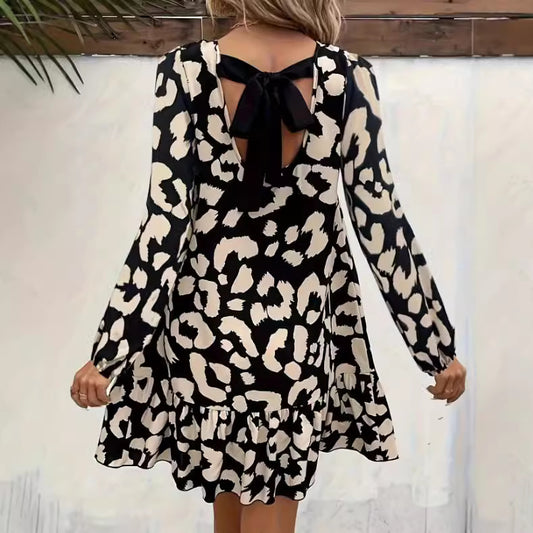 Dame afslappet minikjole med åbne skuldre og legende flæsekant Stilla