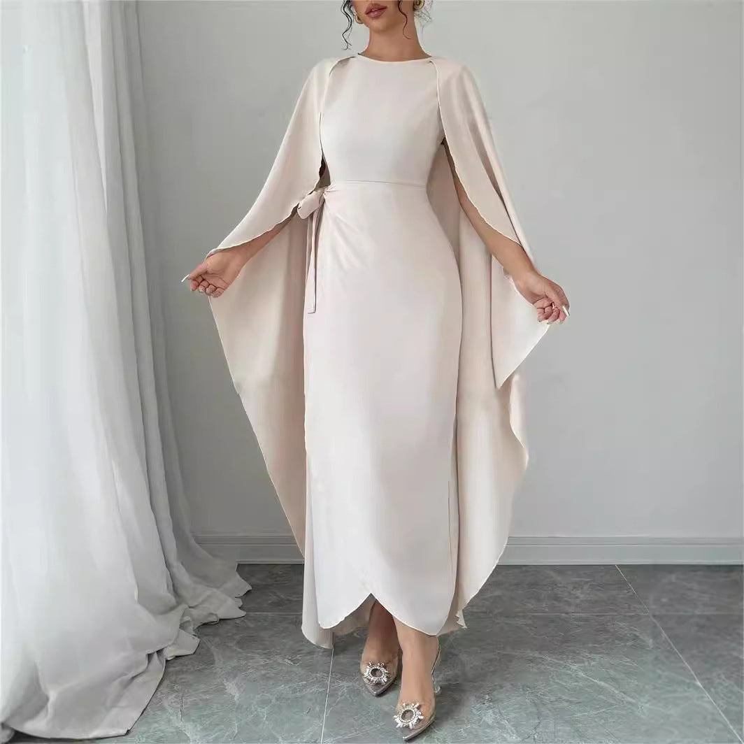 Dame Elegant aftenkjole med svingende kappe og figursyet snit Stilla