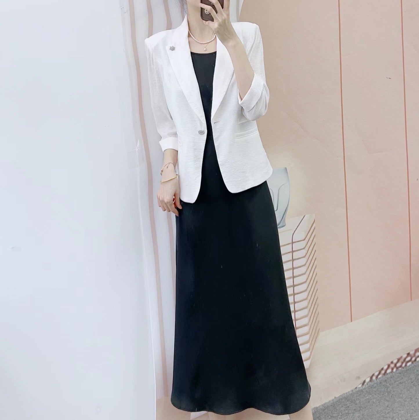 Dame Elegant Blazer-Kjole Sæt med figurtilpasset Silhuet og moderne Design Stilla