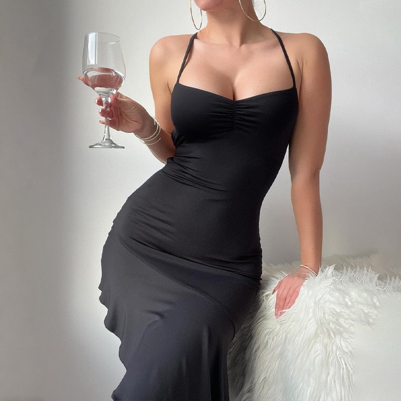 Dame elegant aftenkjole med asymmetrisk kant og sexet splitt Stilla