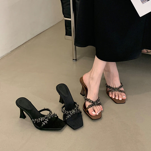 Dame Designer Mules med glamourøse kædeaccentuer Stilla